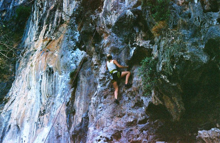 Escalade sur les falaises de Railay