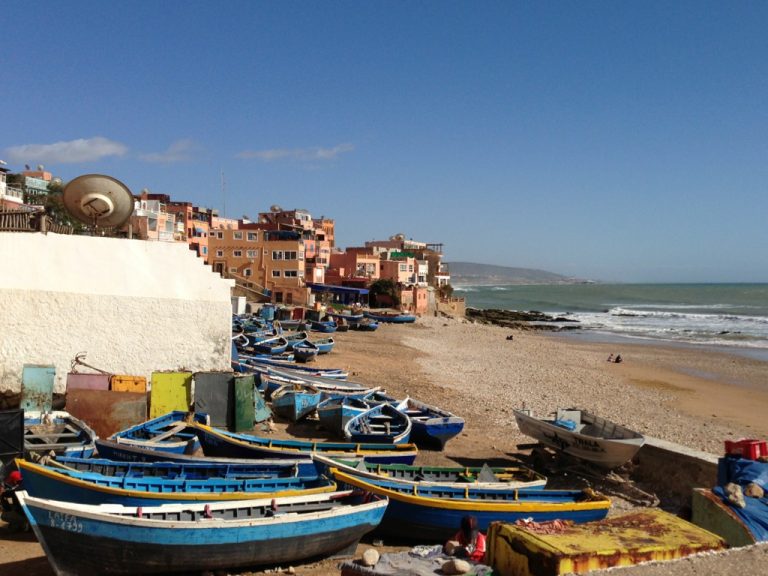 Surf à Taghazout près d'Agadir