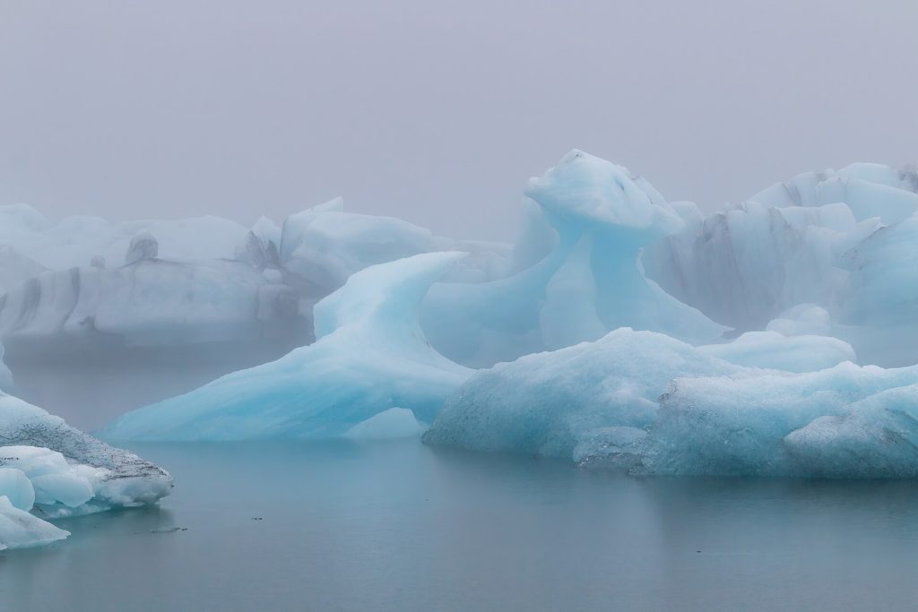 La lagune glaciaire de Jökulsárlón et ses icebergs
