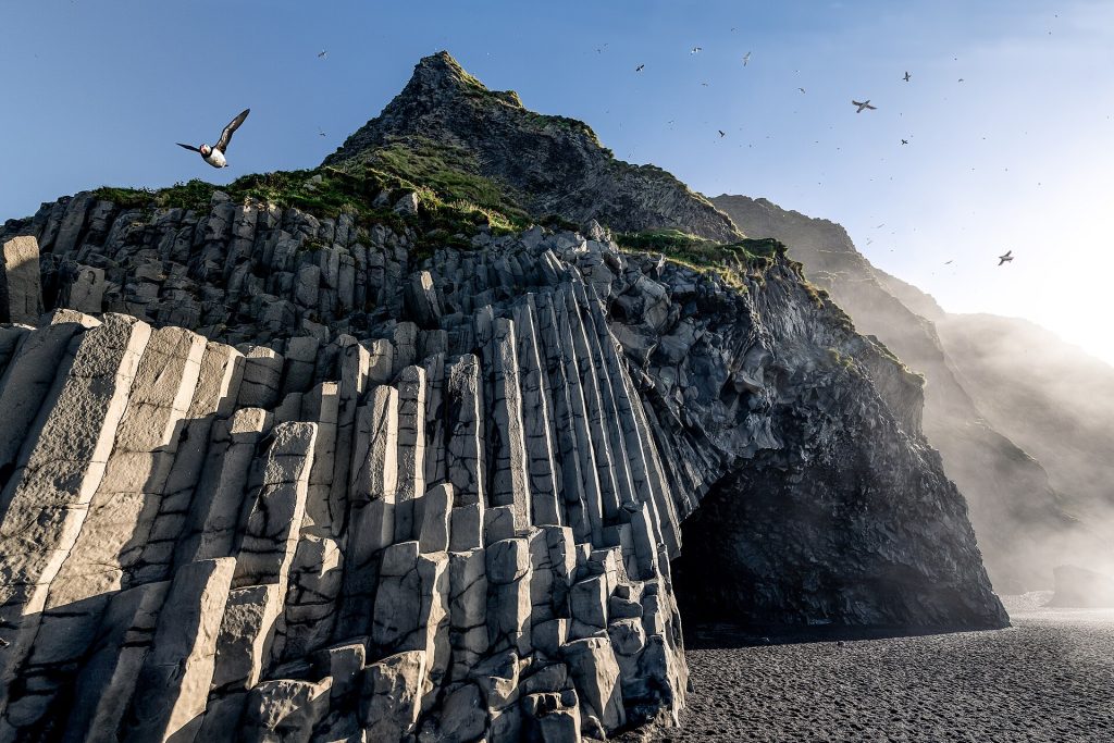 La plage de sable noir de Reynisfjara et ses orgues basaltiques