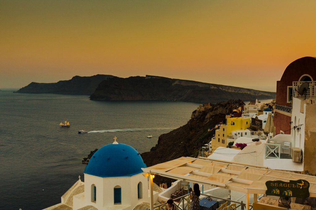 Le village d’Oia sur la caldeira de Santorin