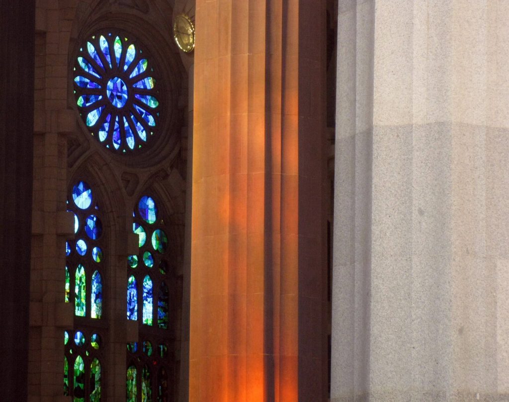 L’intérieur de la Sagrada Família à Barcelone