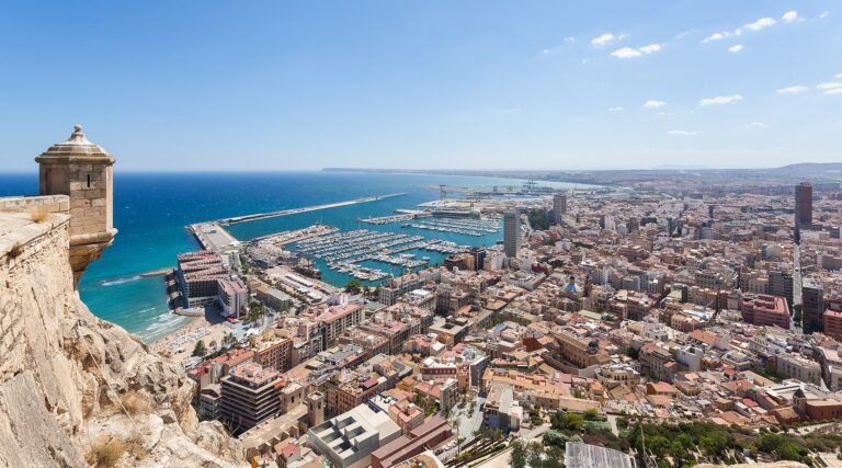 Vue d'Alicante et de son port