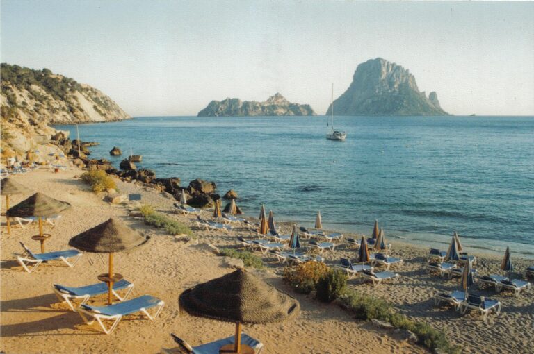 Le rocher d'Es Vedrà au large d'Ibiza