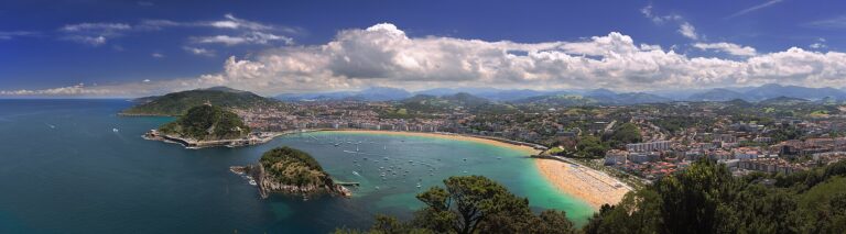 La baie de la Concha à Saint-Sébastien vue du Monte Igueldo