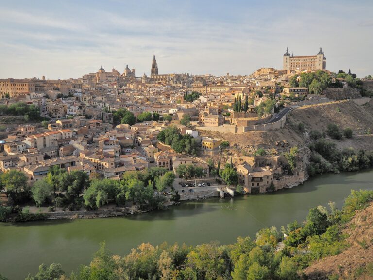 Vue de la vieille ville de Tolède au-dessus du Tage